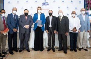 Ministra de Cultura encabeza lanzamiento colección de libros del Bicentenario de la Independencia Efímera