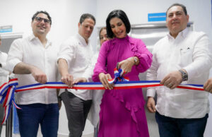 La primera dama Raquel Arbaje junto con el SNS y el INCART inauguran Unidad de Gammagrafía para atender casos de pacientes oncológico La primera dama Raquel Arbaje; el director ejecutivo del Servicio Nacional de Salud (SNS), Dr. Mario Lama, y el director del Instituto Nacional del Cáncer Rosa Emilia Sánchez Pérez de Tavares (INCART), Dr. José Ramírez.