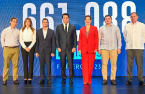 Turismo dominicano sigue rompiendo récords: 661,088 turistas en febrero David Collado y autoridades de ASONAHORES.