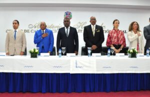 Entidades gubernamentales inician diplomado para capacitar a personal de áreas económicas y financieras Autoridades de CAPGEFI y DIGECOG.