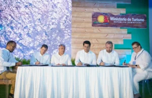 David Collado y secretario general de la OMT firman declaración compromiso sostenibilidad turística en RD OMT firman declaración compromiso sostenibilidad turística en RD