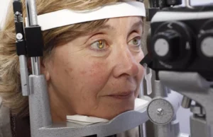 Procedimiento robótico ayuda a tratar la degeneración macular