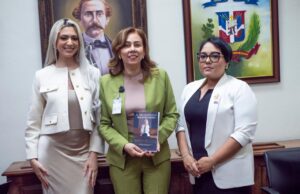 Oficina de Enlace de la Presidencia de la República Dominicana recibe a la Autora Internacional Lisbeth F.G.