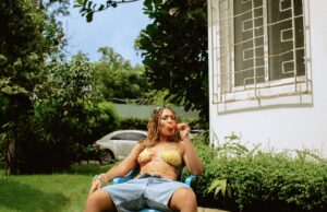 Letón Pé capta el calor sofocante del verano con el nuevo “Demvogue” “¿Cuándo se va´ ir el calor?”