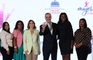 Mujeres SUPEREmprendedoras devuelven tarjeta de subsidios; aseguran ya generan ingresos que les permiten vivir cómodamente