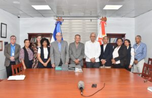 AGN recibe donación de material fílmico del programa Santo Domingo Invita