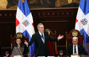Flores y espinas, reacción a dos temas salud tocados por Abinader