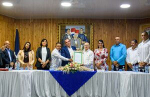 El Ayuntamiento del Municipio de Constanza ha distinguido al señor José Peralta Michel como «Hijo adoptivo del municipio»