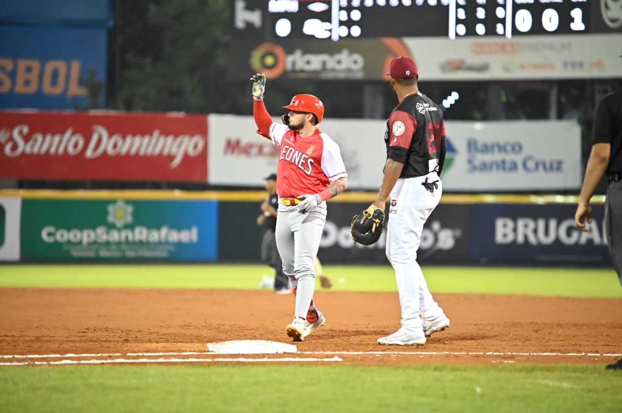 Suspenden Juego Gigantes-Leones por Avería Eléctrica en Estadio Julián Javier