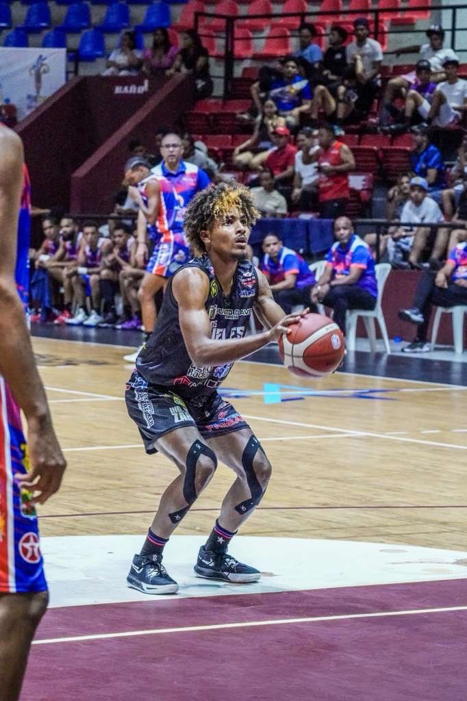 Herrera y Duarte Conducen Apretada Victoria de los Rieles sobre Máximo Gómez en TBS SFM 2025