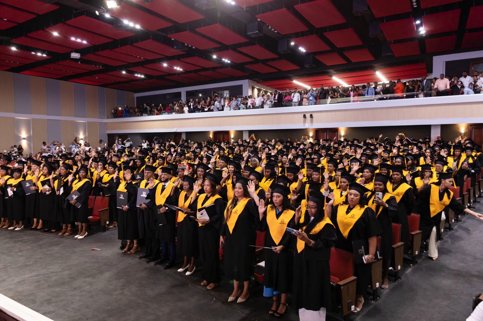 UNIREMHOS gradúa 540 profesionales de grado y postgrado