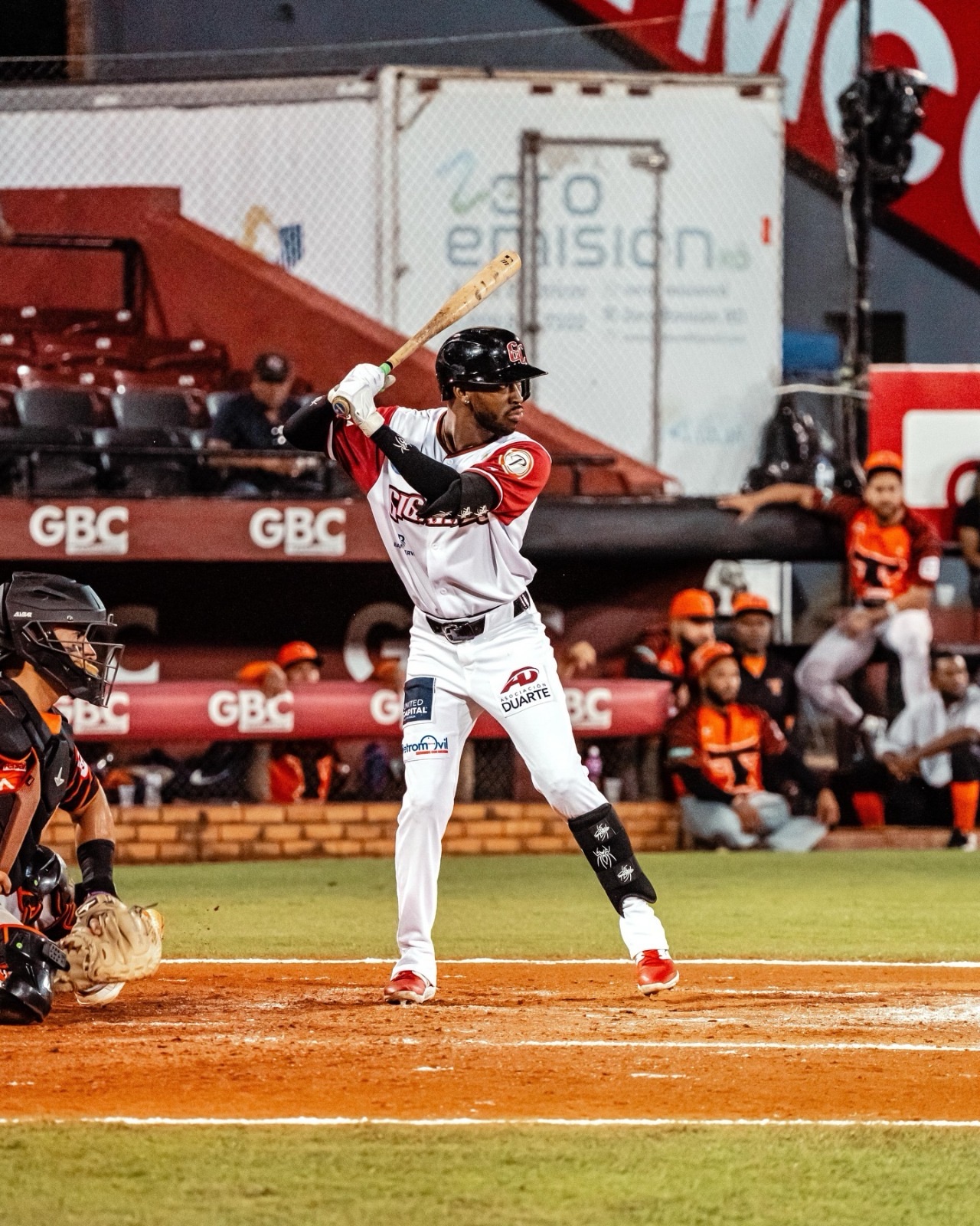 Taylor y Rodríguez Conectan Cuadrangulares en la Aplastante Victoria 12-3 de los Gigantes sobre Toros