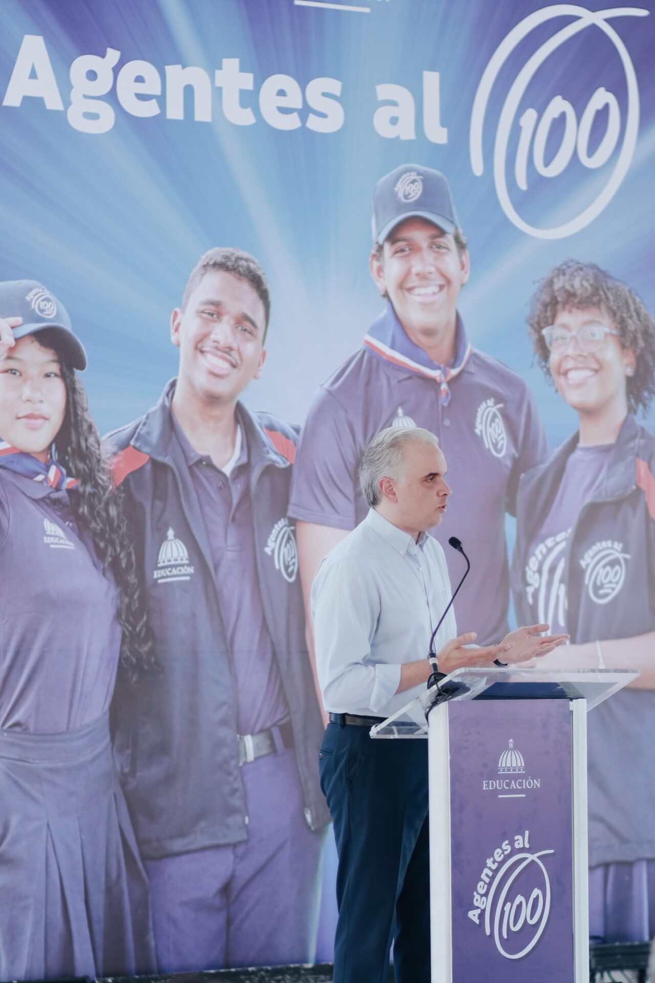 Ministerio de Educación lanza el voluntariado Agentes al 100 para impulsar la formación en valores y liderazgo estudiantil