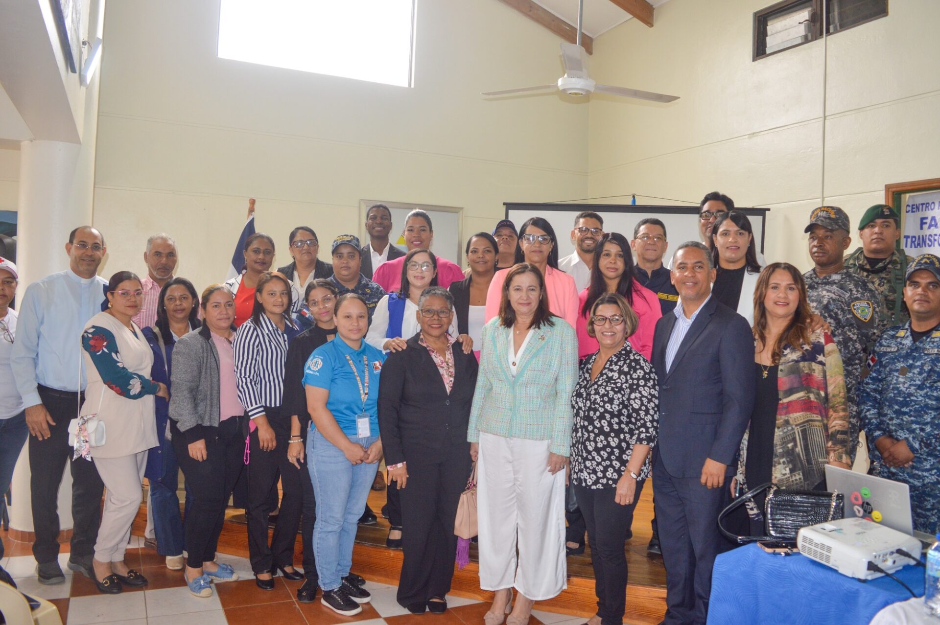 El Centro Psicoterapéutico Familiar “Transformando Vidas” celebra el éxito de su conferencia sobre salud mental, enfocada en ansiedad y depresión
