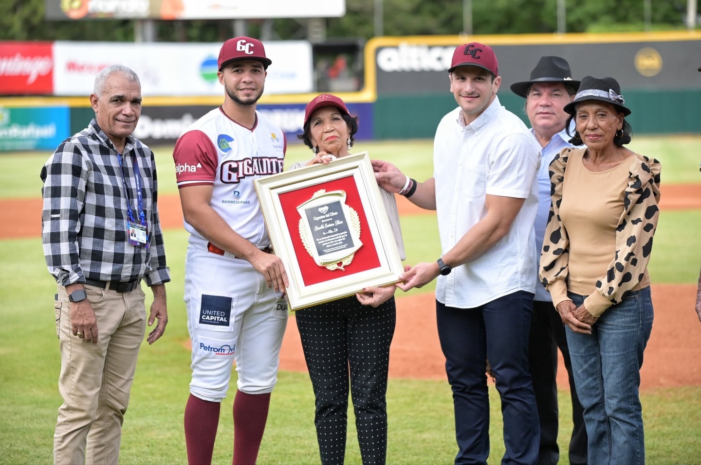 Gigantes Amarran Bates de Aguiluchos en Blanqueada en Continuación de Béisbol Invernal Dominicano