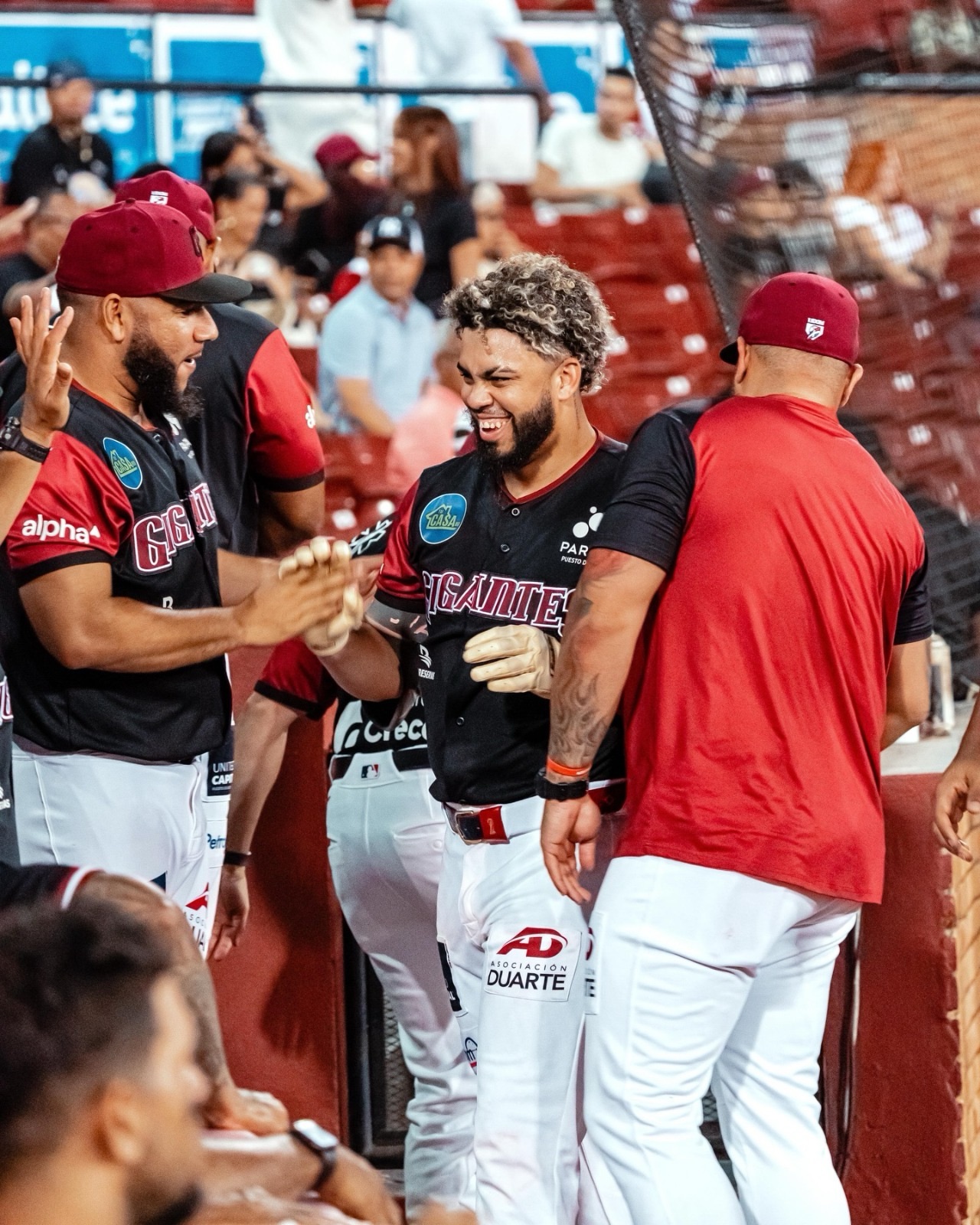 Gigantes vencen en doble partido a Toros metiéndose en la pelea de clasificación en Béisbol RD