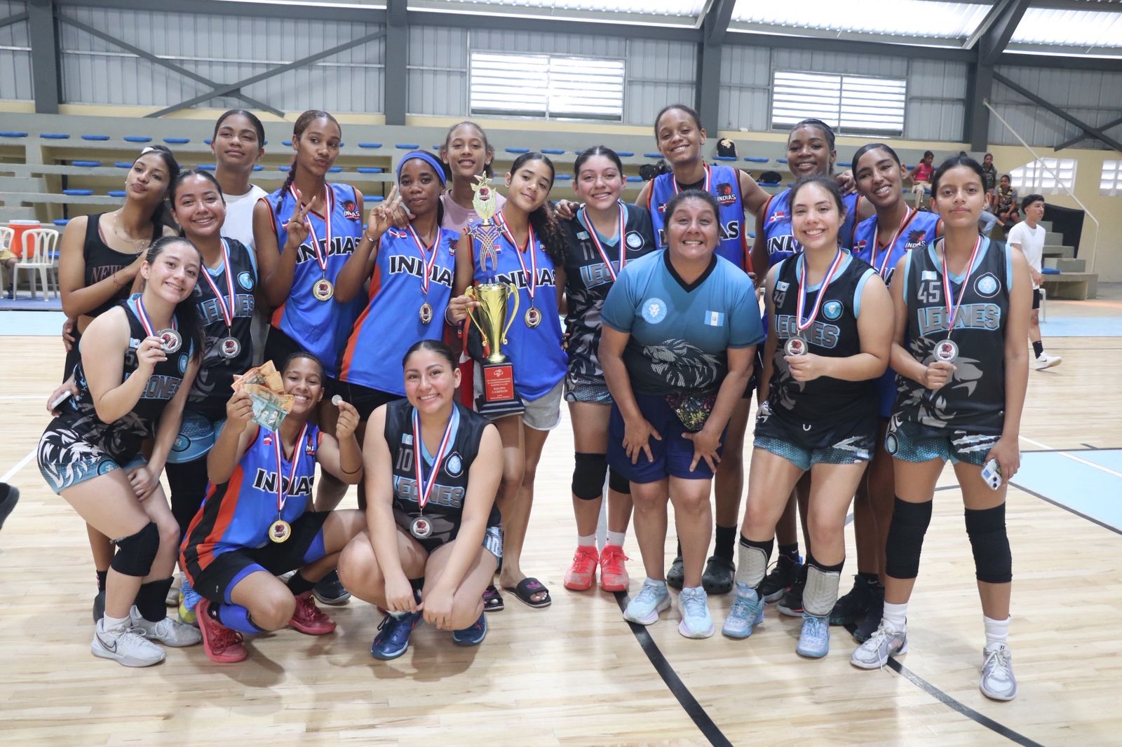 Indias Club San Vicente campeona basket internacional femenino navideño U18 copa Pescadería Wanda