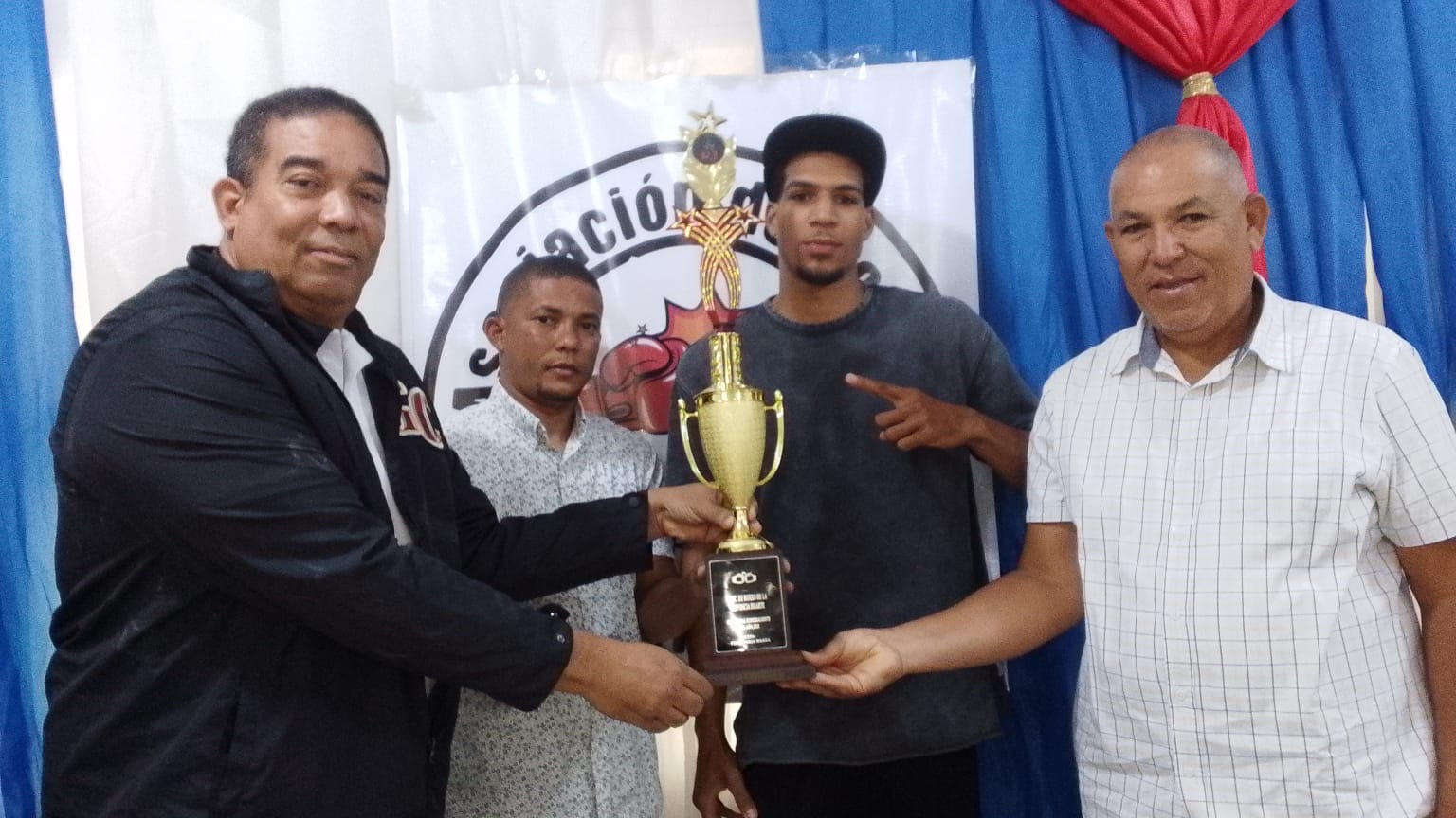 Con el respaldo de Pescadería Wanda, Asociación de Boxeo provincial premia a los mejores atletas del 2025