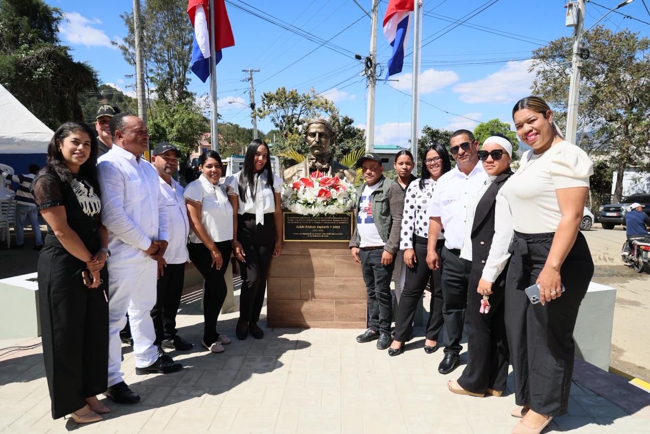 Victoriano Fernández encabeza inauguración del parque Juan Pablo Duarte en el Distrito Municipal La Sabina