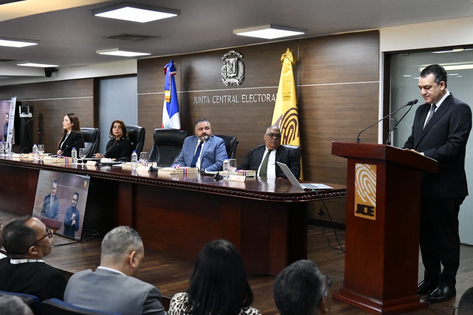 JCE presenta calendario electoral para las elecciones de 2028 y el Libro de Resultados Electorales 2024